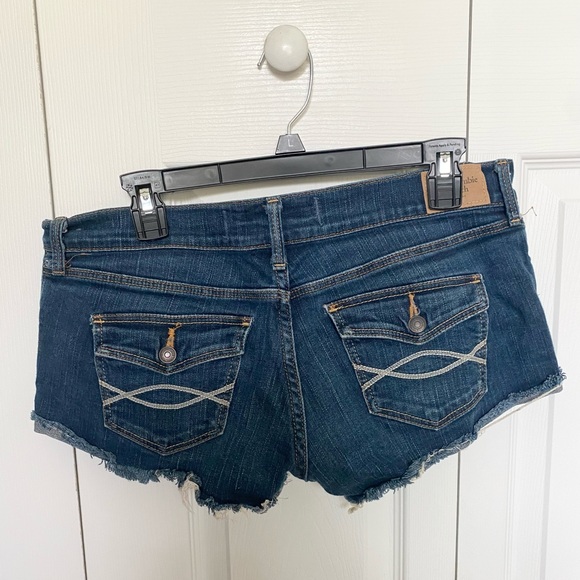 Abercrombie & Fitch, jean shorts, blue, size 6 - Picture 2 of 4
